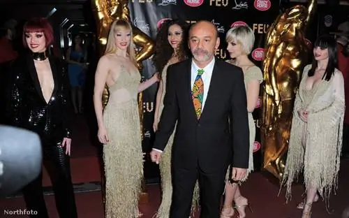Christian Louboutin создал стеклянные туфли Золушки