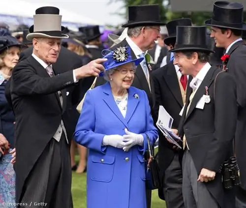 Парад алтарных шляп на дерби в Эпсоме
