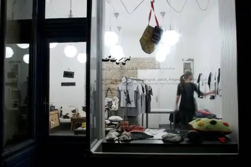 В первой локации Магазина, на улице Кертеш