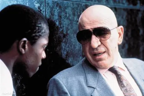 Телли Савалас в американском криминальном сериале «Коджак»