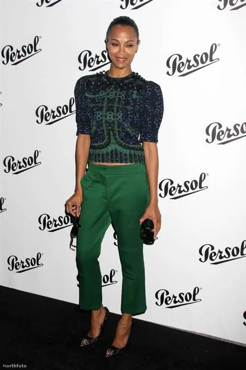 Зои Салдана выбрала зеленые брюки с синим топом в Нью-Йорке