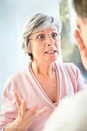 Stockfresh 59072 пожилая женщина в споре с мужчиной sizeM