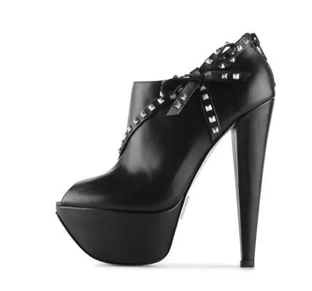 Мадонна атакует средней коллекцией обуви