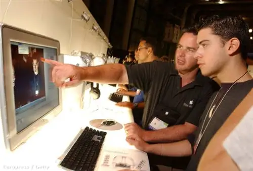 Вот почему ретушеры доделывают модели