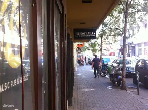 Ремонт находится недалеко от вышеупомянутых магазинов, и мы надеялись, что здесь мы сможем запастись модными вещами