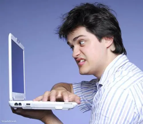Stockfresh 986607 злой-мальчик-с-ноутбуком-в-руках размерM