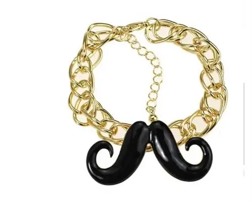 У Ромве также есть браслет с усами, 13 долларов, 2900 форинтов