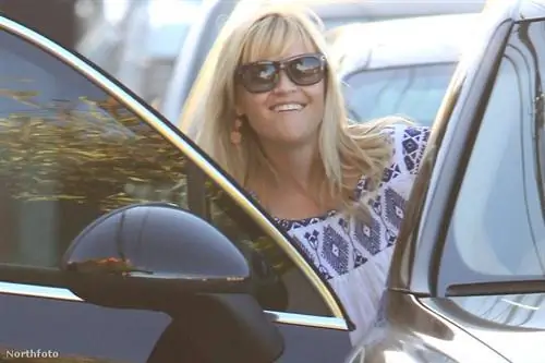 tk3s witherspoonsmile090112 02