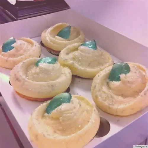 Конец настал: гуру моды жуют печенье Swarovski