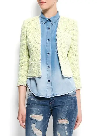 Пиджак мятного цвета с джинсами