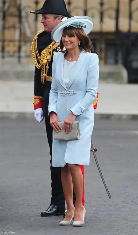 Кэрол Миддлтон в синем