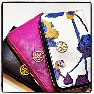 Tory Burch, известная своими аксессуарами, также отлично использует платформу