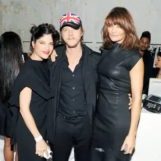 H&M Знаменитости в костюмах Margiela устроили вечеринку в Нью-Йорке