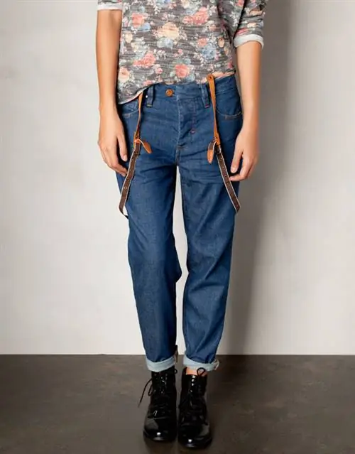 Брюки с уздечками, необходимые для костюма Betty Blue от Pull&Bear, 9 995 форинтов