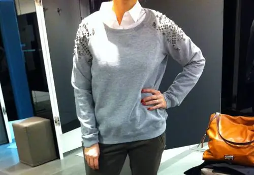 Манго: этот топ довольно шумный из-за множества звенящих украшений. Цена 9995 форинтов