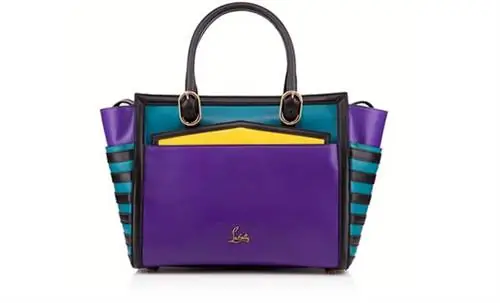 Louboutin занимается не только дизайном обуви: эта яркая кожаная сумка стоит 1 295 евро (360 000 форинтов)