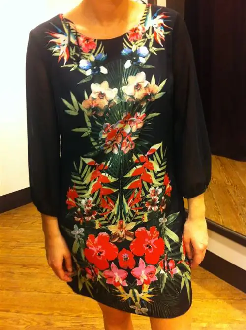 Тропическое Рождество? Нет, это мешковатое платье, оставшееся с лета, со скидкой 10 000 форинтов