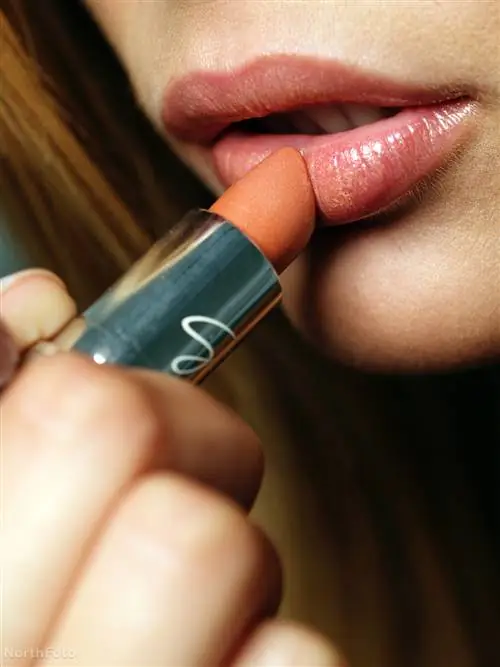 Стоит ли бояться содержания свинца в помадах?