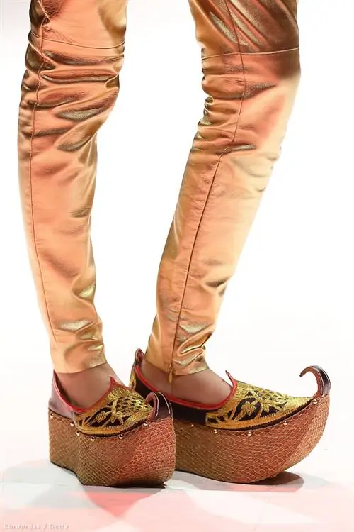 Наша любимая туфелька гейши с клоунским носом