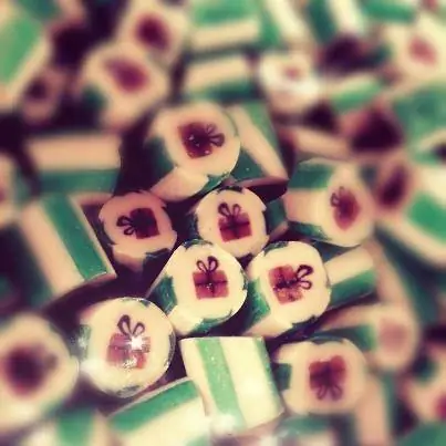 Рождественские сладости из ткани Cukorka имеют внутри марципаново-шоколадный вкус