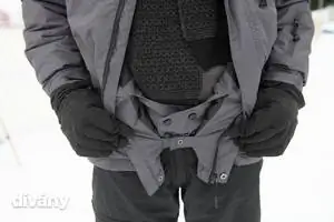 Вам нужен живот для снежной юбки, чтобы снег плавно спускался