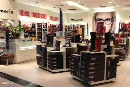 Издалека это похоже на магазин очков, но нет, это Тамарис
