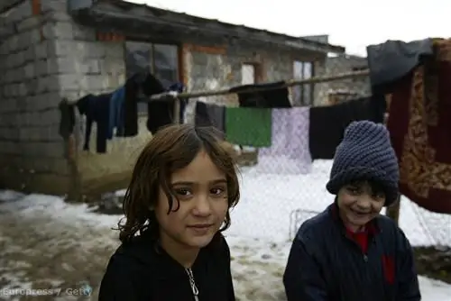 Это тётя Ведёне из цыганской деревни