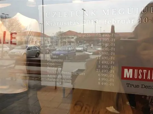 Mustan приятно удивил: они распроданы до 10 февраля, так что их магазин действительно носит характер аутлета