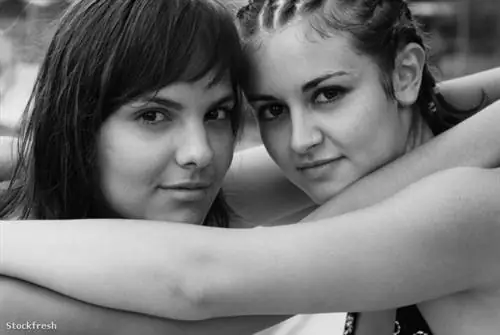 У него будет две матери и нет отца?