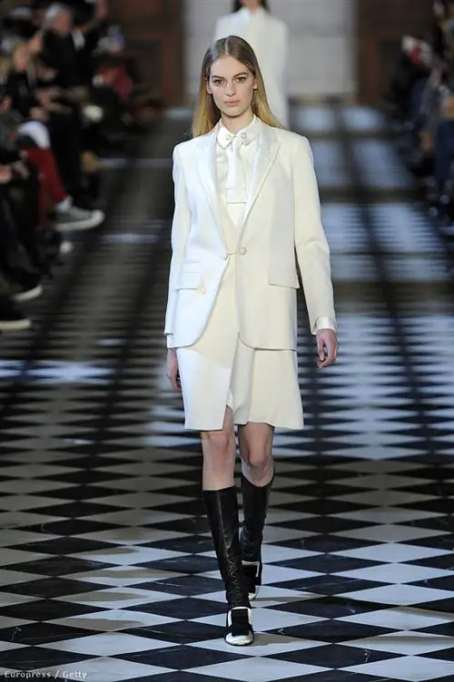 Axente в белом на показе Tommy Hilfiger