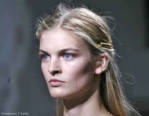 Хитрая повязка Balenciaga издалека…