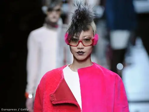 Подстричься! По мнению Fendi, это будет мода на зиму 2013 года, попробуйте прямо сейчас!