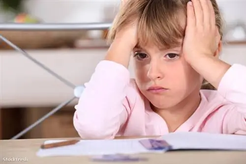 Stockfresh 2375201 a-разочарованная-молодая-девушка sizeM