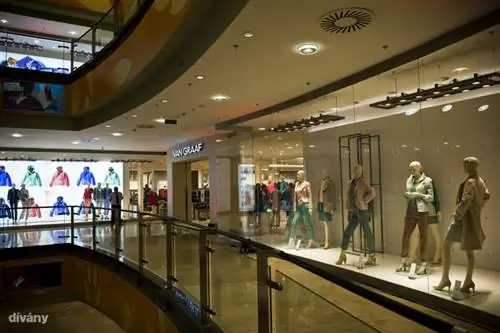 Arkád 2 открылся с толпой, распродажами и закрытым магазином Gap