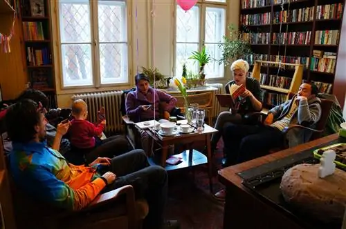 Ночное приключение с небольшими книжными магазинами