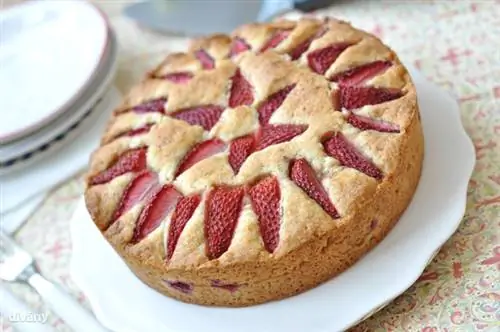 клубничный пирог с кускусом