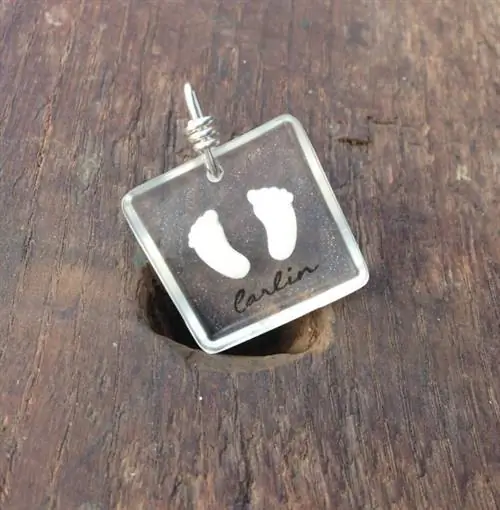 Украшения из грудного молока: круто или пошло?