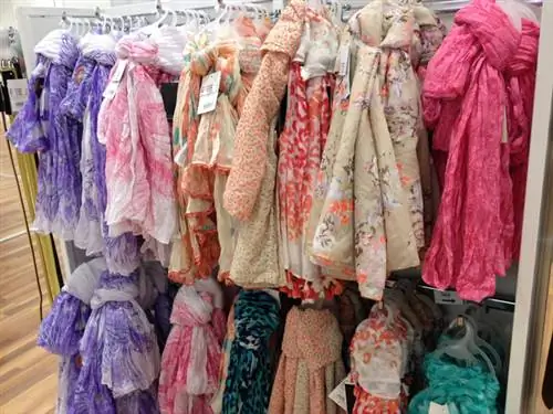 Это Такко: более сдержанные цвета, но похожие цены