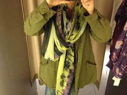 Житель Нью-Йорка: шарф из пальмового дерева - 2 990 форинтов, куртка в стиле милитари - 14 990 форинтов