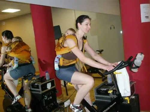 Katica и ее маленький сын работают