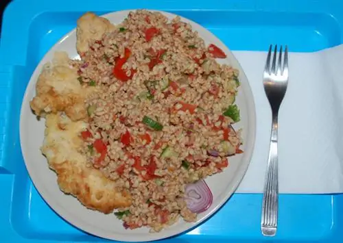 Сам салат с булгуром очень сытный