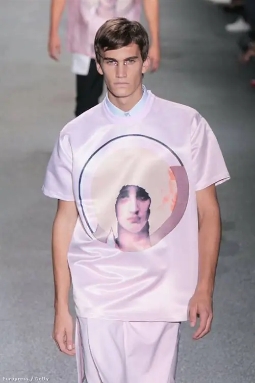 Пирсинг переносицы и христианское лицо: смелое сочетание от Givenchy