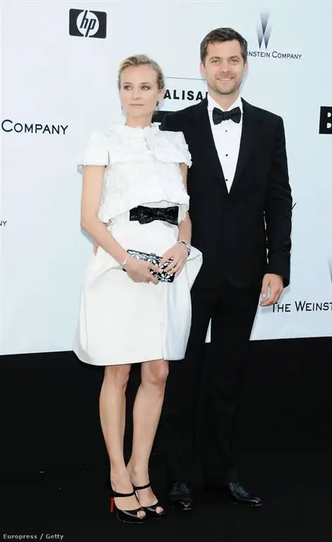 Дайан Крюгер и Джошуа Джексон на гала-концерте amfAR в 2009 году. Это гораздо лучший пример вариации черного и белого. Вердикт: ДА