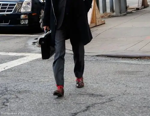 Черный портфель - с более мужской отделкой