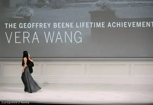 Вера Ванг принимает свою награду на гала-концерте CFDA 2013
