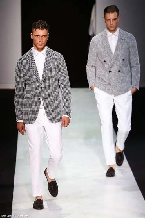 Двубортный пиджак мало кому идет, даже на модели Джорджио Армани он смотрится странно