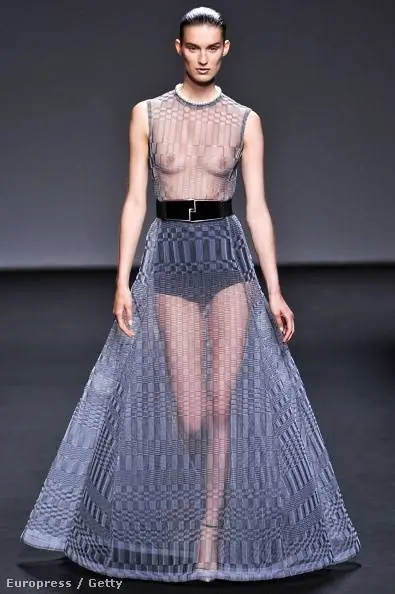 Dior: Вечер Рафа Симонса можно было бы назвать новым платьем императора