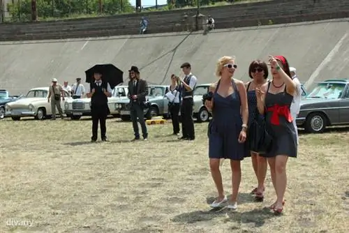 Платье в горошек снова стало хитом среди женщин