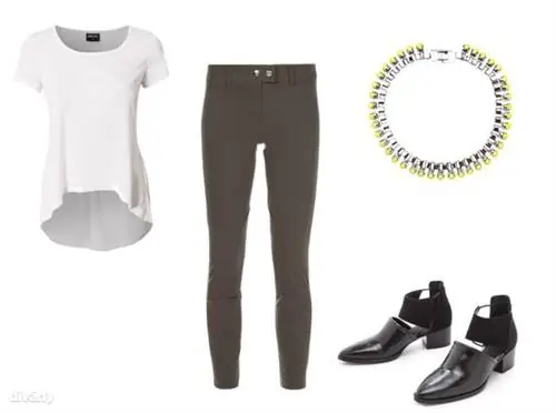 Вот как мы представляем себе шикарный байкерский наряд: удобные штаны, удлиненная футболка, ботинки на плоской подошве и колье, слегка отливающее неоновым цветом