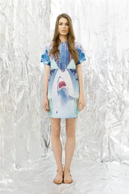 Одно из наших любимых летних платьев от венгерского дизайнера Daige. 19 990 форинтов, включая акулу